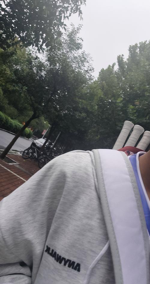 在火药味与